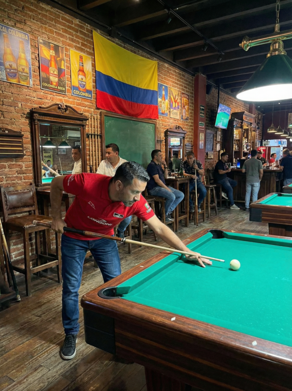 ba6adde0-381c-43aa-be51-c3cd2e134f4b Camiseta Premium - Longoni Lineas Frente - Rojo