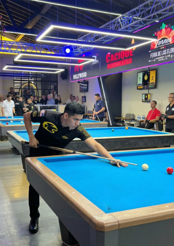 Camiseta Premium - Predator Cabeza Amarilla - Negro